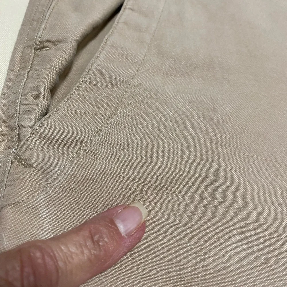 Banana Republic Men's Relaxed Fit 31X32 Khaki Chinos Pants.
